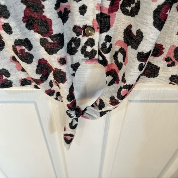 Reitmans 3/4 sleeve v neck button up with tie at bottom of waist size XL - Picture 8 of 13